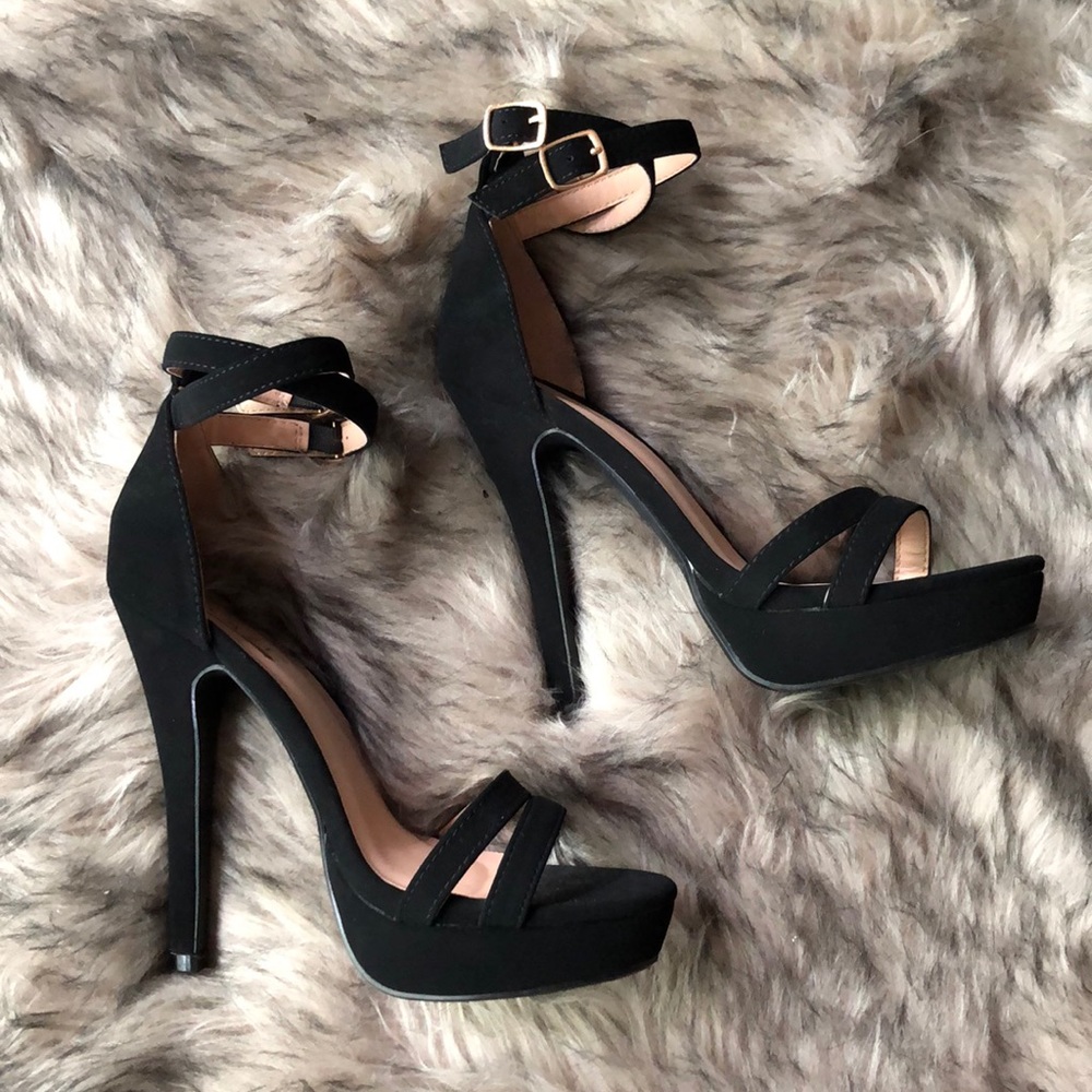 Glaze heel with cross cross ankle strap
